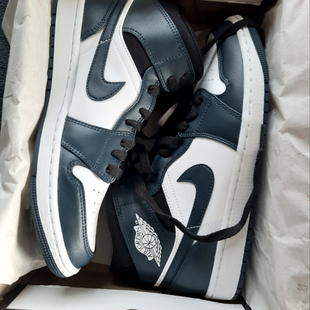 Nike Jordan 1 mid
